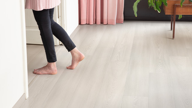 how to install white laminate flooring Quick-Step